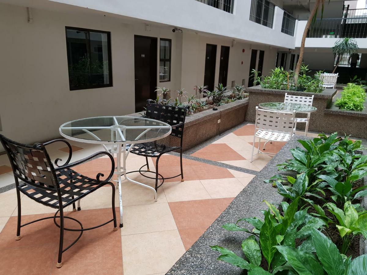 Heart Of The City Studio With Balcony Davao City Εξωτερικό φωτογραφία